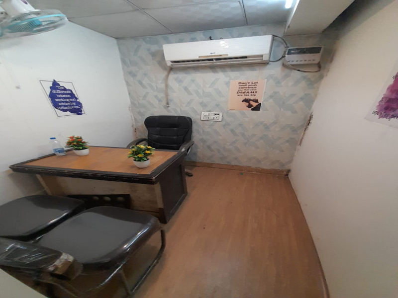  Office Space 550 Sq.ft. for Rent in Nirman Vihar, Delhi