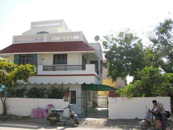 6 BHK House 2800 Sq. Yards for Rent in 132 Ft. Ring Road, Ahmedabad