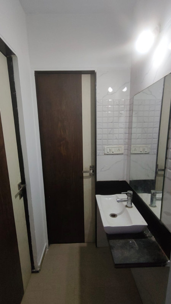 2 BHK Apartment 1200 Sq.ft. for Rent in Althan, Surat