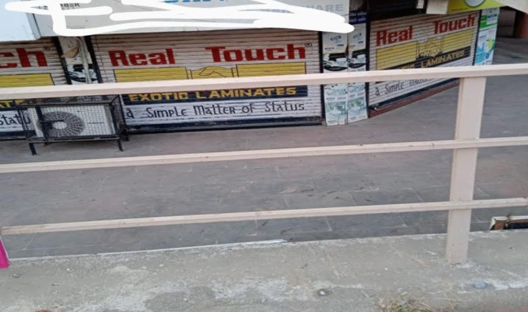  Commercial Shop 990 Sq.ft. for Sale in Main Road, Anand