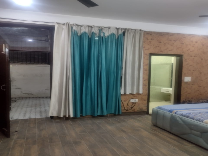 5 BHK House 180 Sq. Meter for Sale in Sector 41 Noida