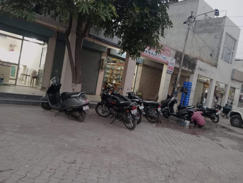  Commercial Shop 300 Sq.ft. for Sale in Lohgarh, Zirakpur