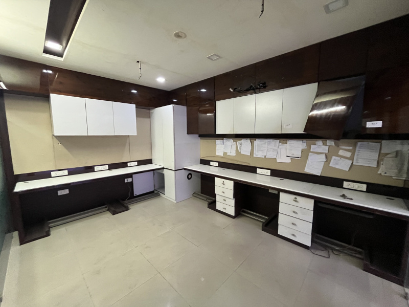Office Space 1470 Sq.ft. for Rent in Majura Gate, Surat