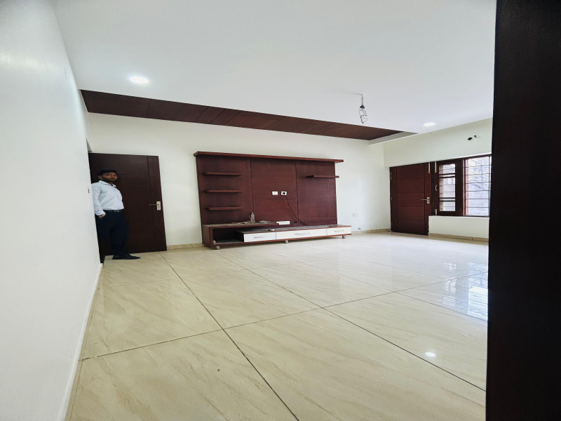 6 BHK House 300 Sq. Yards for Sale in Aerocity, Mohali