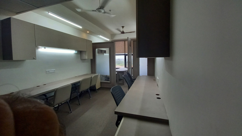  Office Space 320 Sq.ft. for Rent in 132 Ft. Ring Road, Ahmedabad