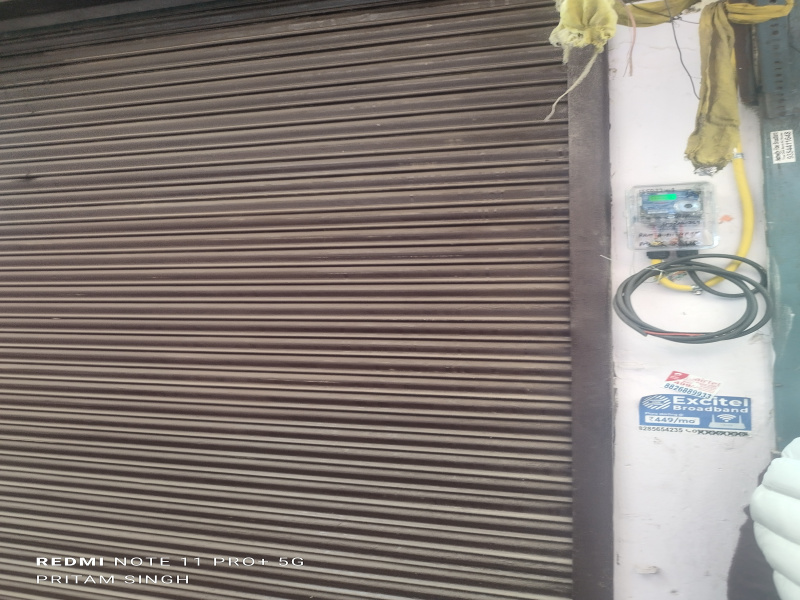  250 Sq.ft. Commercial Shop for Sale in Block W Shakarpur, Delhi