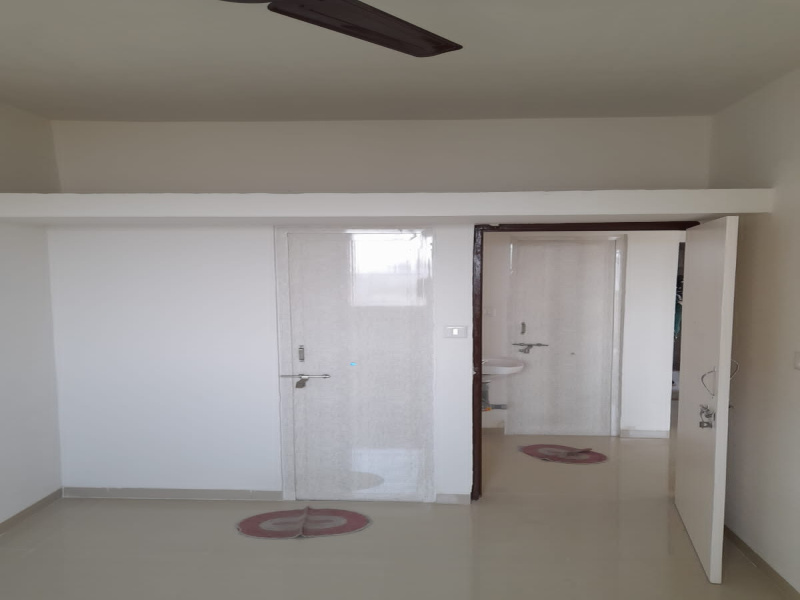 2 BHK Apartment 112 Sq.ft. for Rent in 100 Ft Ring Road, Ahmedabad