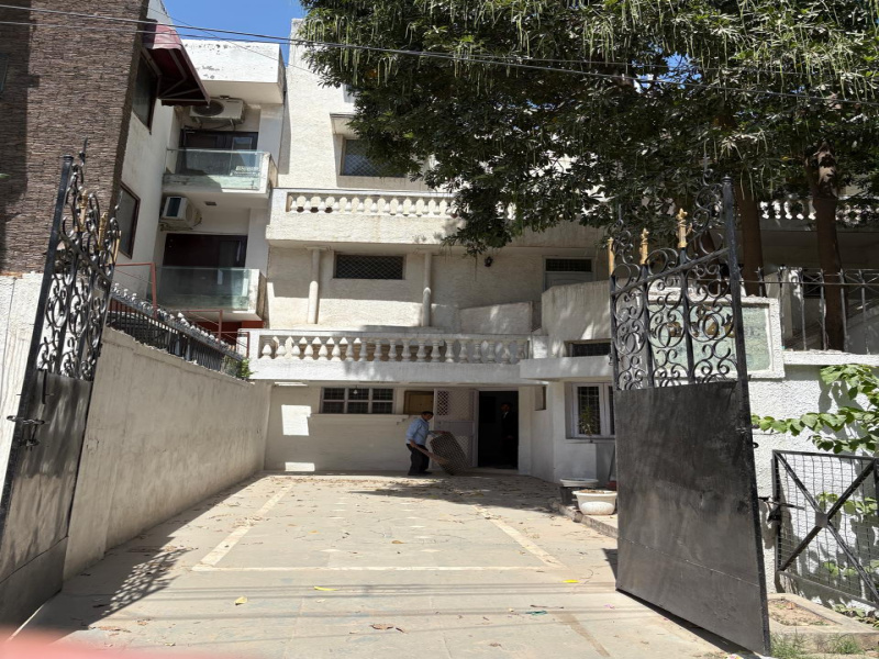  300 Sq. Yards Studio Apartment for Rent in Sushant Lok Phase I, Gurgaon