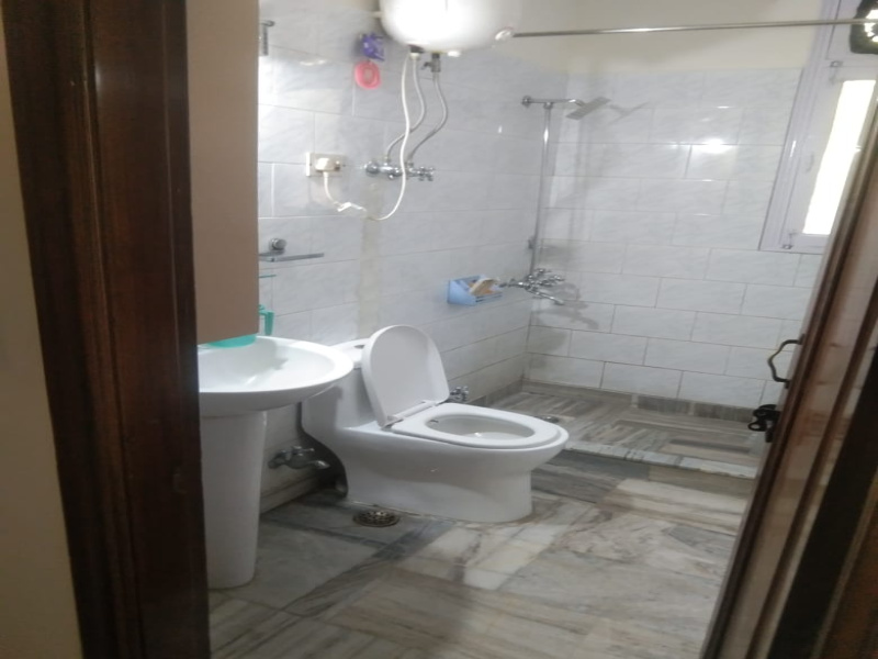 4 BHK House 2000 Sq.ft. for Rent in Gole Market, Delhi