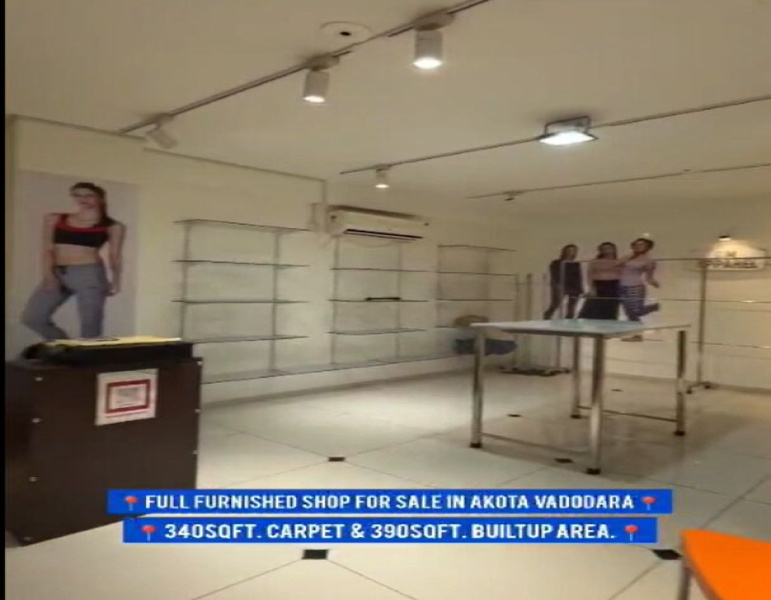  390 Sq.ft. Commercial Shop for Sale in Akota, Vadodara