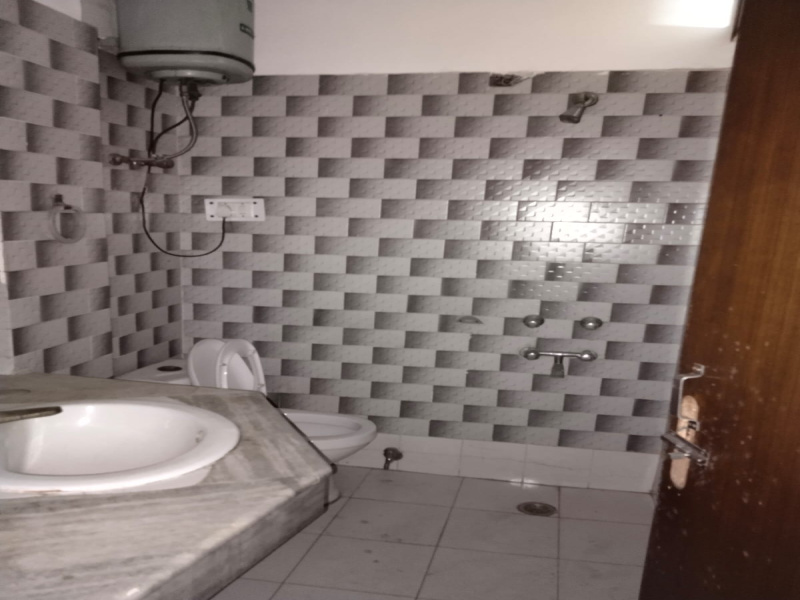 2 BHK 150 Sq. Yards Builder Floor for Sale in Green Park, Delhi