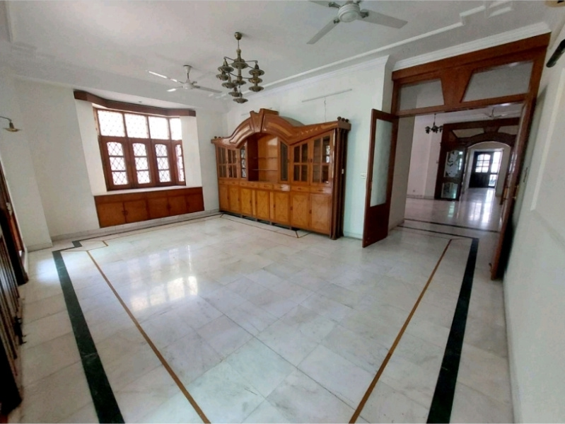 3 BHK 400 Sq. Yards Builder Floor for Sale in Block C, Anand Niketan, Delhi