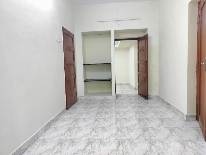  Commercial Shop 1700 Sq.ft. for Sale in Sowcarpet, Chennai