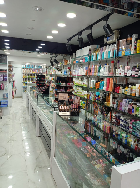  Showroom 500 Sq.ft. for Sale in Vikas Puri, Delhi