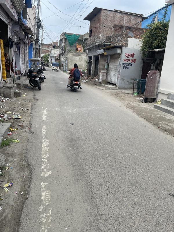  Commercial Shop 200 Sq.ft. for Sale in Haibowal Kalan, Ludhiana