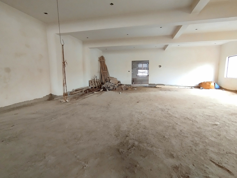  2200 Sq.ft. Commercial Shop for Rent in Krishna Nagar, Mathura