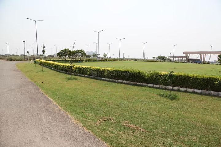  Residential Plot 124 Sq. Yards for Sale in Yamuna Expressway, Greater Noida