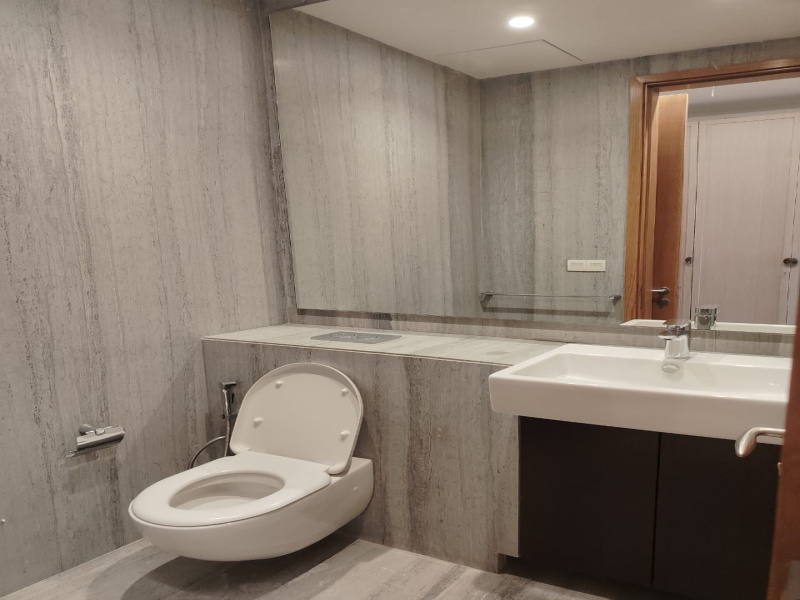 4 BHK 2000 Sq.ft. Apartment for Sale in Bandra East, Mumbai