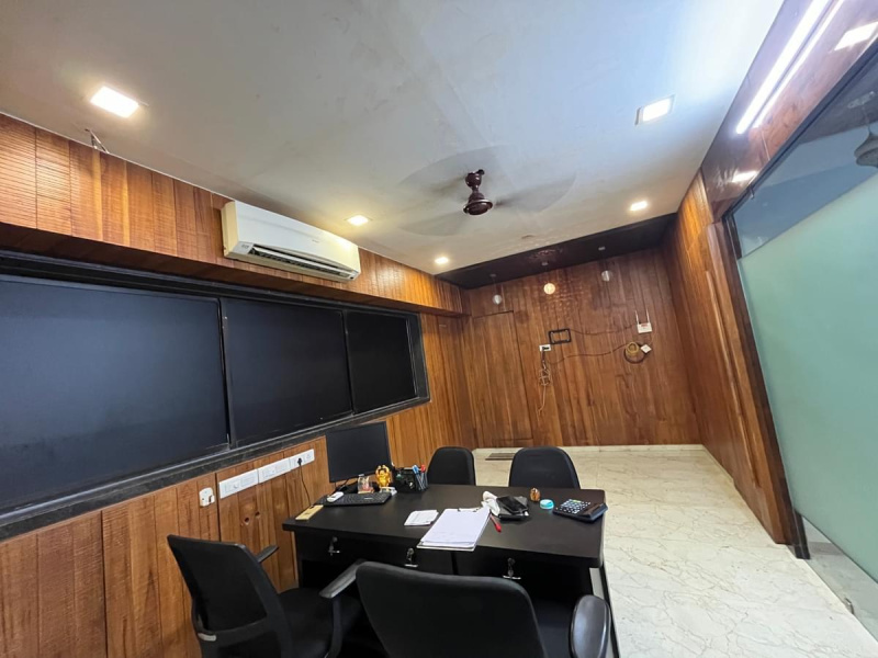  Office Space 1480 Sq.ft. for Sale in Majura Gate, Surat