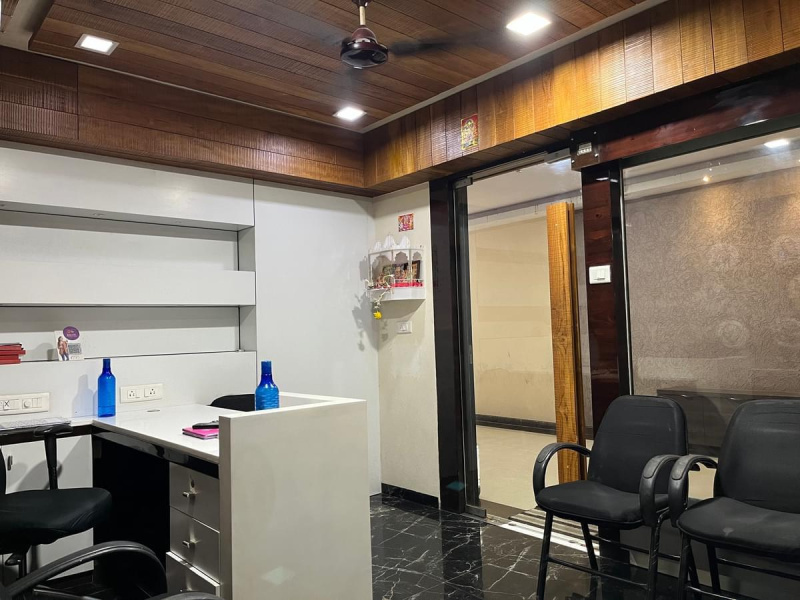  Office Space 1480 Sq.ft. for Sale in Majura Gate, Surat