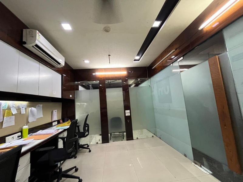  Office Space 1480 Sq.ft. for Sale in Majura Gate, Surat