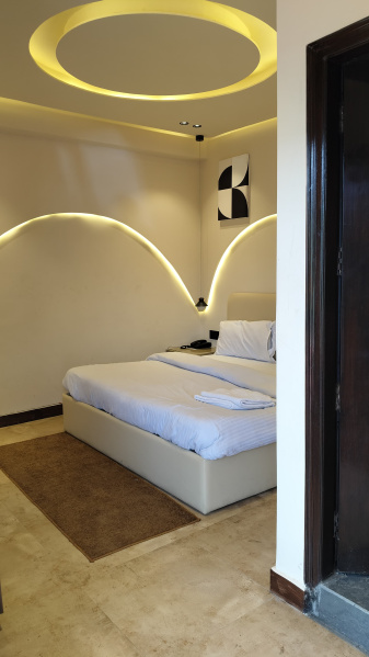  4000 Sq. Yards Hotels for Sale in Chail, Solan