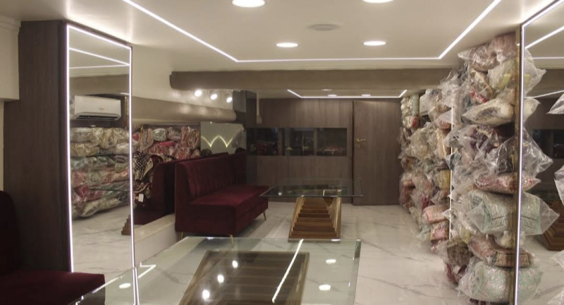  Showroom 2400 Sq.ft. for Rent in Kalbadevi, Mumbai