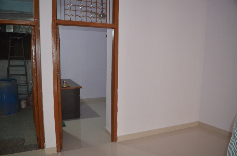 4.5 BHK Builder Floor 2000 Sq.ft. for Rent in Holi Gate, Mathura