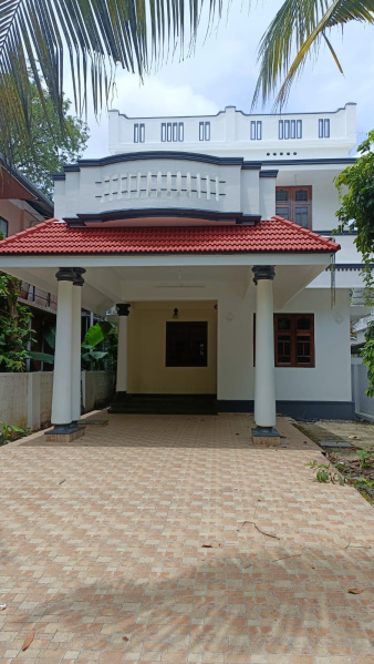 3 BHK 2000 Sq.ft. House for Rent in Vennala, Kochi
