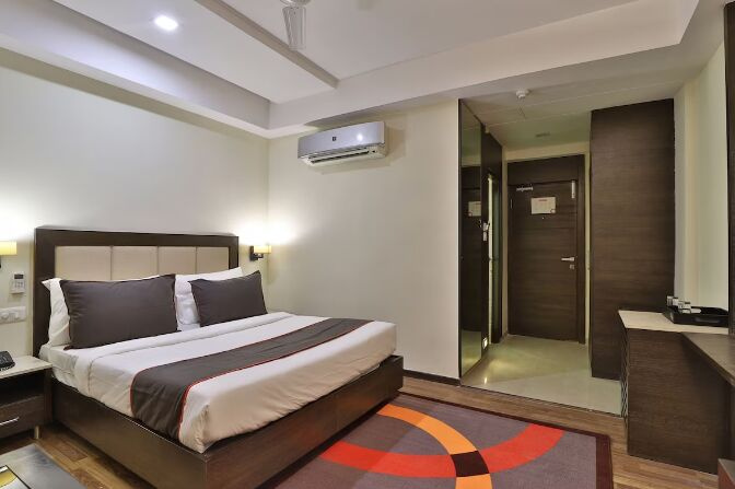  Hotels 10000 Sq.ft. for Rent in S G Highway, S G Highway, Ahmedabad