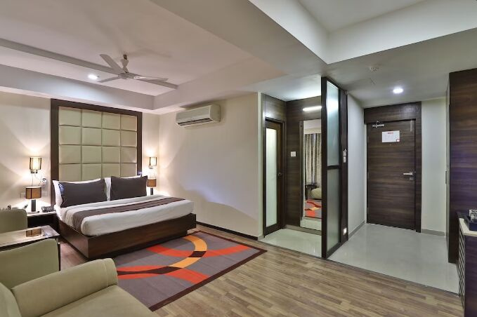  Hotels 10000 Sq.ft. for Rent in S G Highway, S G Highway, Ahmedabad