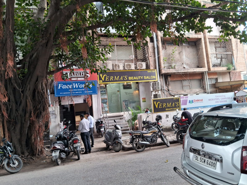  Showroom 540 Sq.ft. for Sale in South Extension II, Delhi