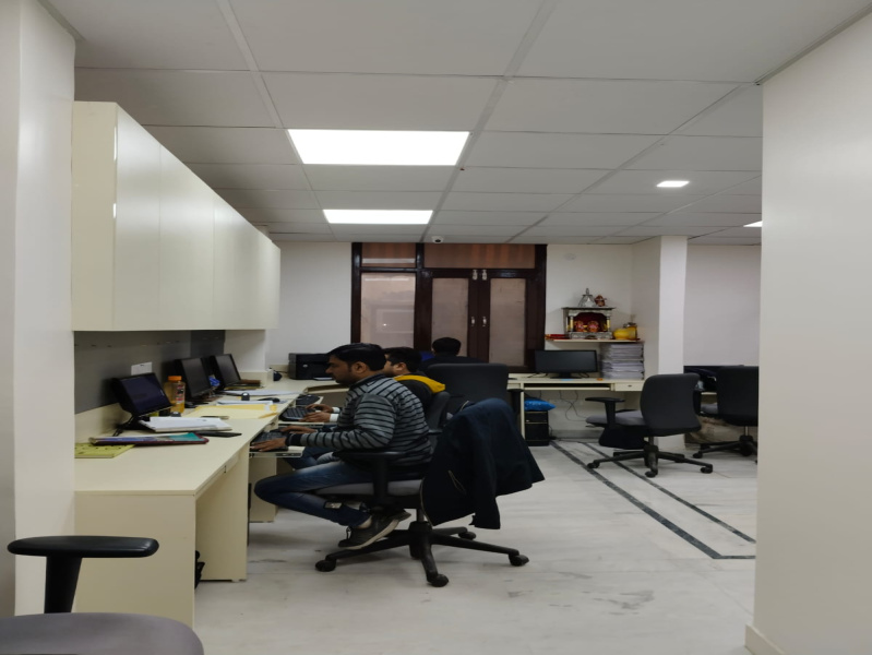  Office Space 400 Sq.ft. for Sale in Laxmi Nagar, Delhi