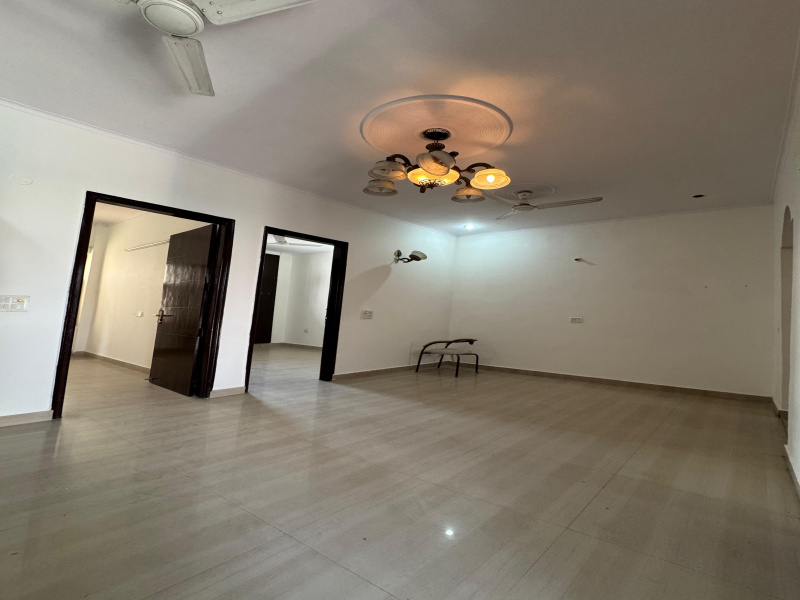 2 BHK Builder Floor 810 Sq.ft. for Sale in Sainik Colony, Faridabad