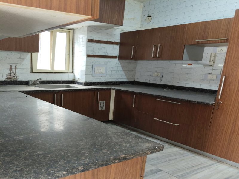 3.5 BHK Apartment 2100 Sq.ft. for Rent in Vasant Kunj, Delhi