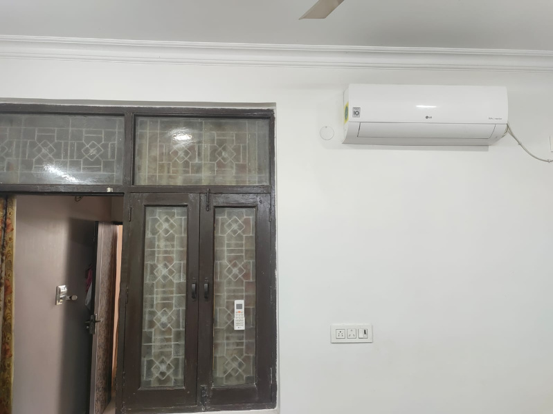 1 BHK Builder Floor 450 Sq.ft. for Sale in Janak Park, Hari Nagar, Delhi