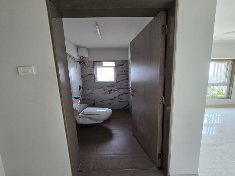 2 BHK Apartment 600 Sq.ft. for Rent in Kannamwar Nagar, Vikhroli East, Mumbai