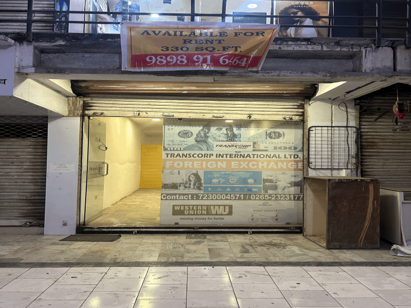  Commercial Shop 500 Sq.ft. for Rent in Race Course Circle, Vadodara
