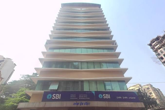  Office Space 3000 Sq.ft. for Rent in Malad East, Mumbai