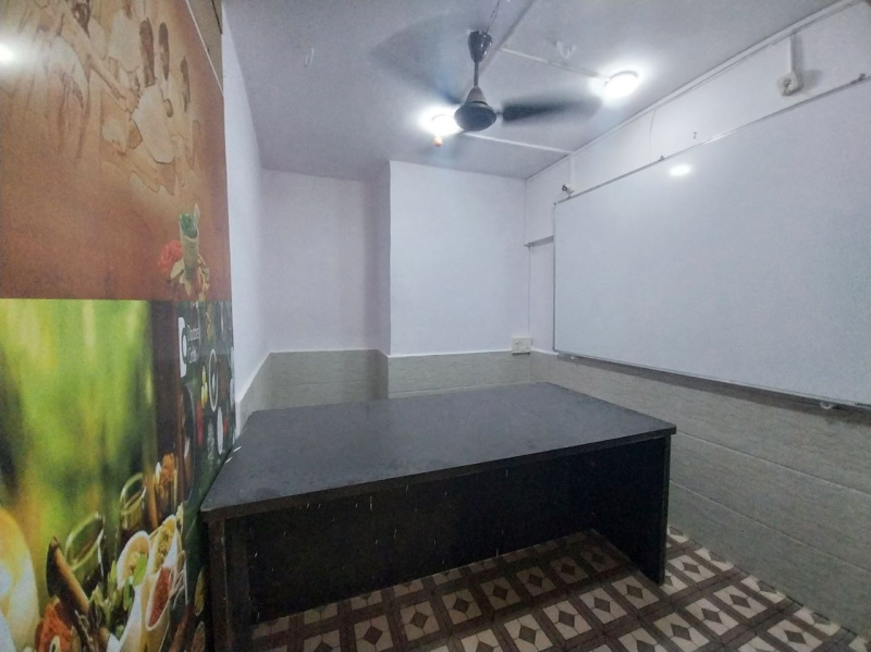  Office Space 250 Sq.ft. for Rent in Dadar, Mumbai