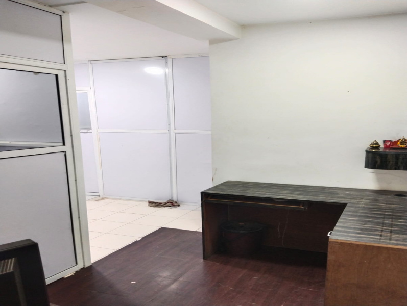  Office Space 555 Sq.ft. for Rent in Dadar, Mumbai