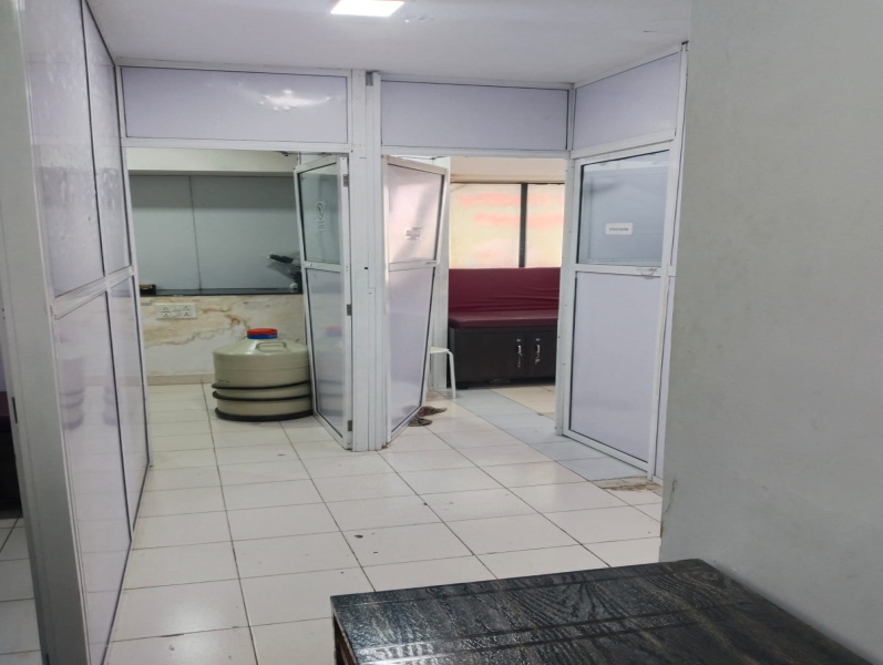  Office Space 555 Sq.ft. for Rent in Dadar, Mumbai