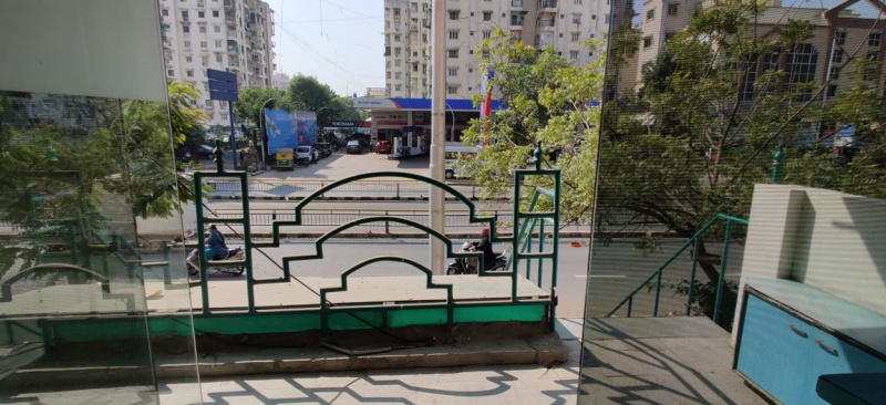  Commercial Shop 450 Sq.ft. for Rent in Sola Road, Ahmedabad