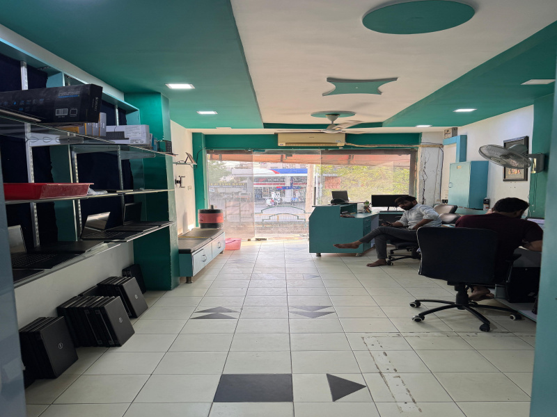  Commercial Shop 450 Sq.ft. for Rent in Sola Road, Ahmedabad