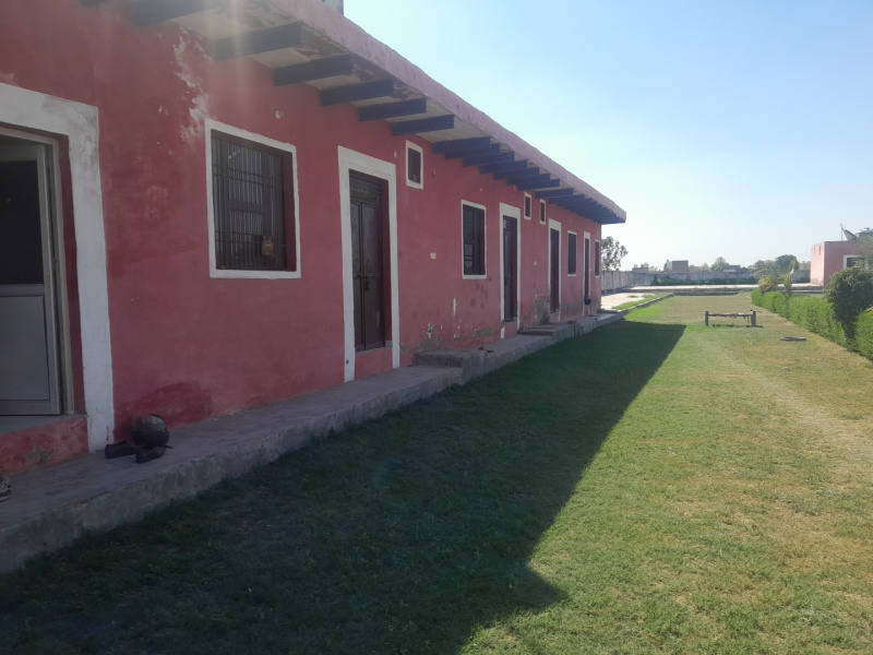  Guest House 3400 Sq.ft. for Rent in Achhnera, Agra
