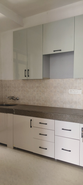 2 BHK Apartment 1350 Sq.ft. for Rent in Yamuna Expressway, Greater Noida