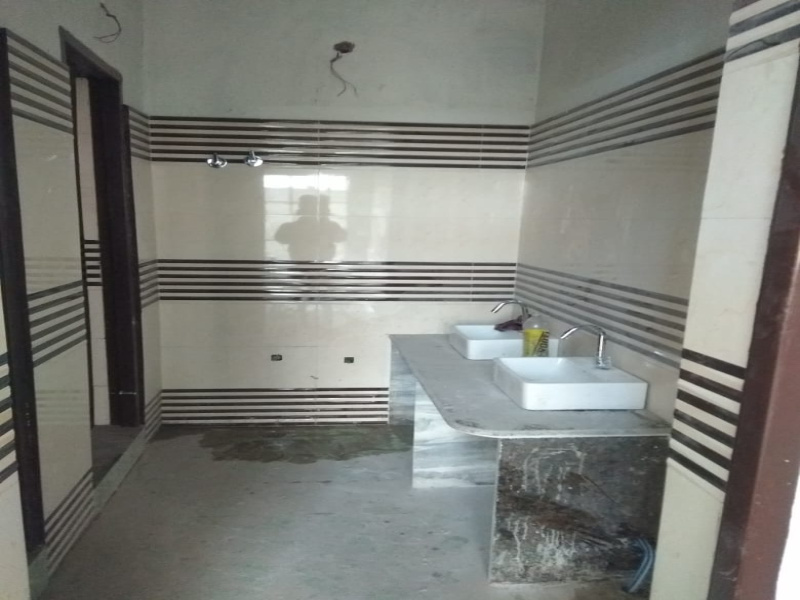  Showroom 2700 Sq.ft. for Rent in Khurja, Bulandshahr