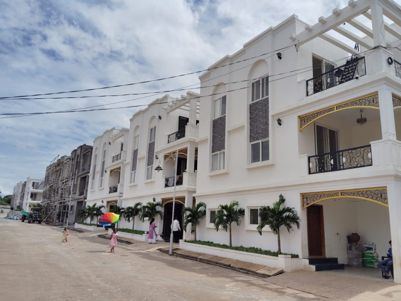 5 BHK Villa 2600 Sq.ft. for Sale in Bommasandra, Bangalore