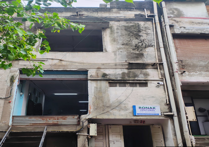  Warehouse 3000 Sq.ft. for Rent in Udhna Magdalla Road, Surat