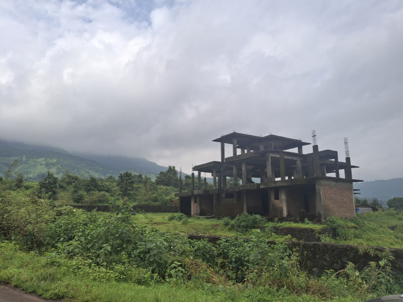 4 BHK Farm House 84000 Sq.ft. for Sale in Kalundre, Raigad